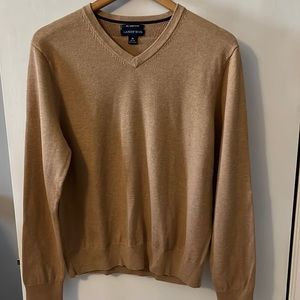 Men’s Lads End Cotton V-Neck Sweater, Size Medium.